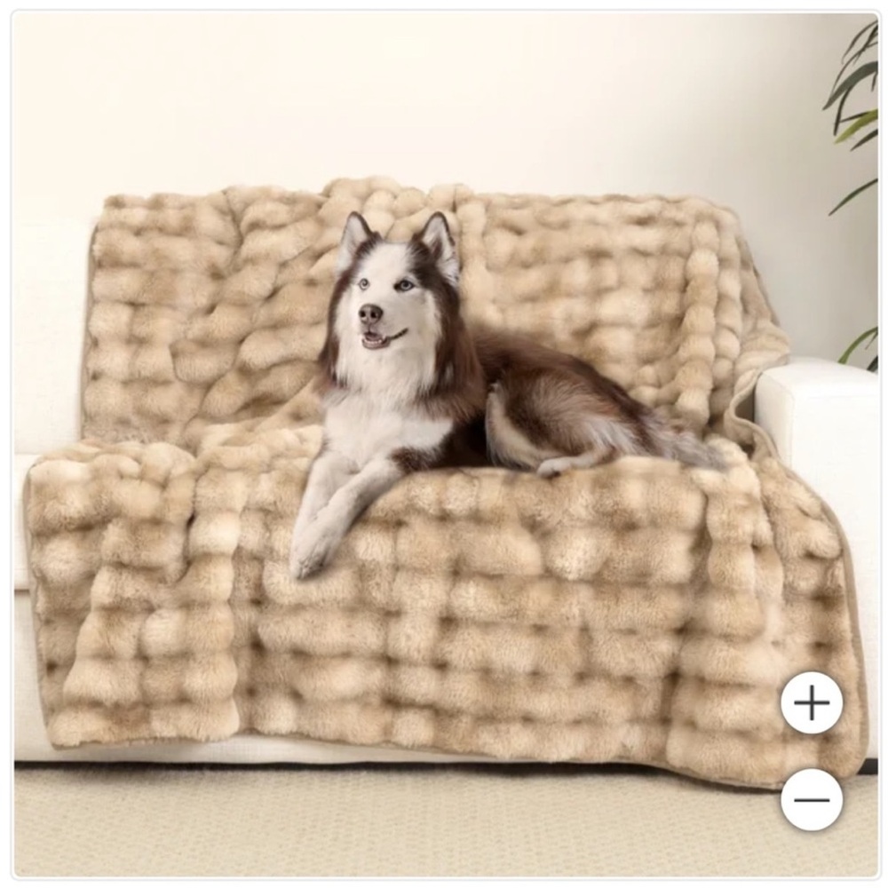 Brentwood Oversized Waterproof Pet Blanket and Furniture Protector, Bubble Fur